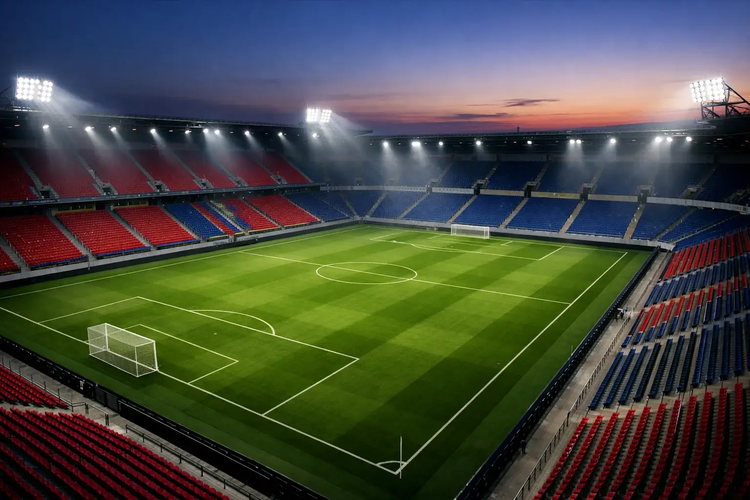 Fußballstadion der Bundesliga mit Flutlicht vor dem Anpfiff